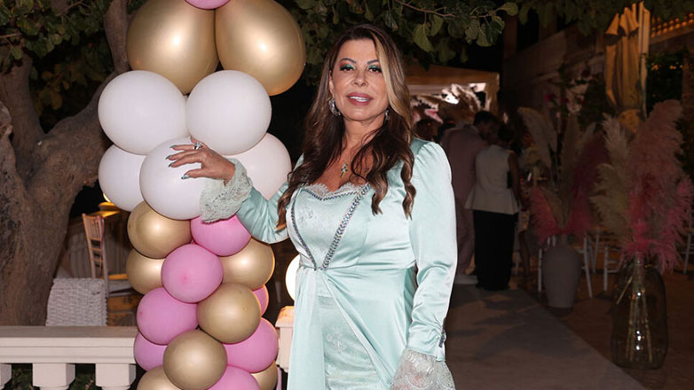 Άντζελα Δημητρίου: Το τραγούδι που ερμήνευσε για την εγγονή της στη δεξίωση μετά τη βάπτισή της