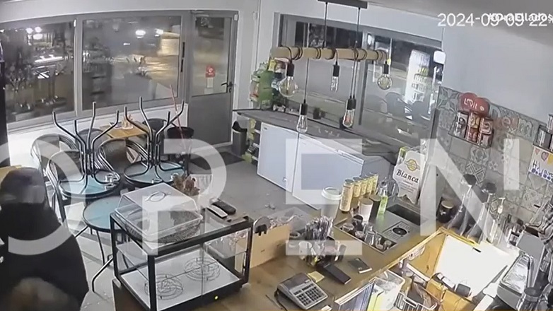 Βίντεο με διάρρηξη σε καφετέρια στην Κηφισιά