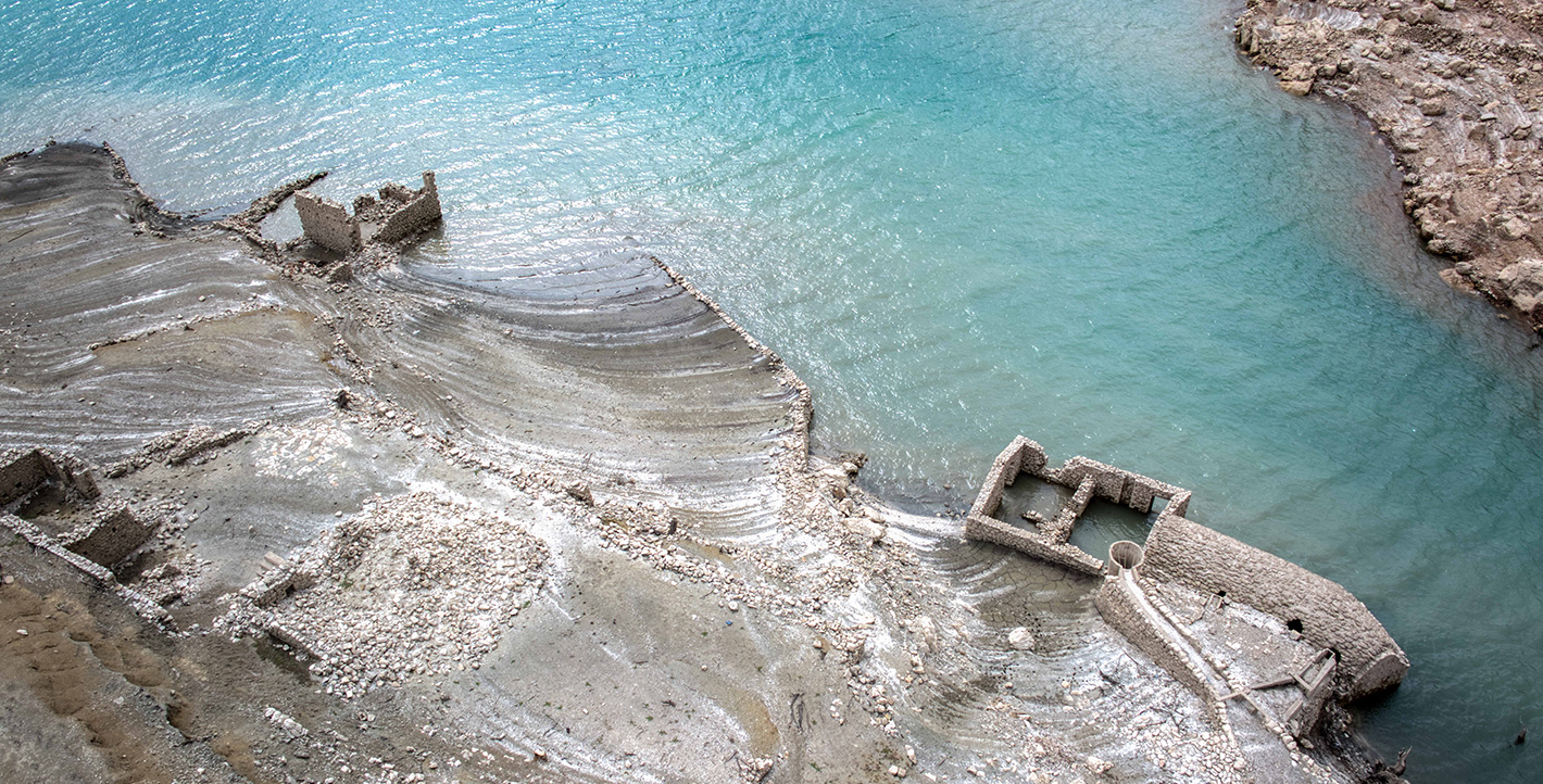 Χαμηλή η στάθμη του νερού στη λίμνη του Μόρνου