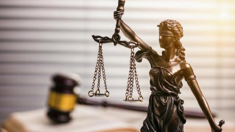 Απείλησε να σκοτώσει τους γονείς του για την περιουσία τους