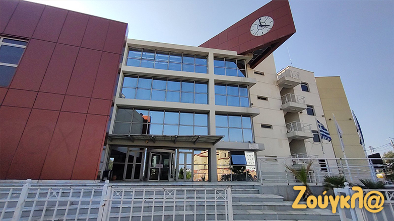 Λήξη συναγερμού στο Δημαρχείο Περιστερίου: Ακίνδυνη η σκόνη που βρέθηκε μέσα σε γλάστρα