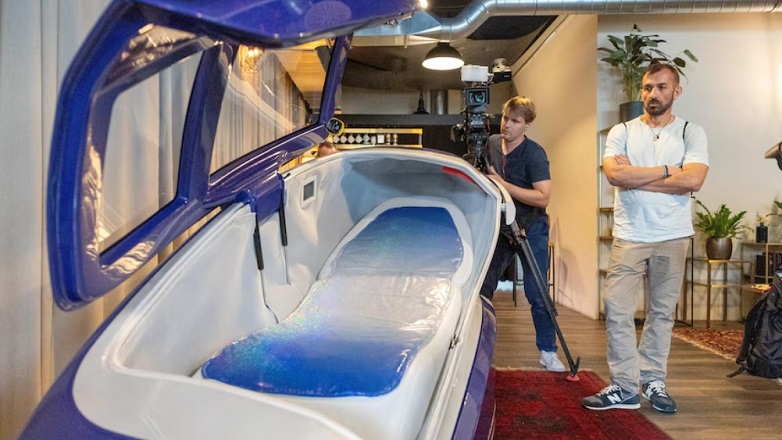 Το ανατριχιαστικό μήνυμα στην «κάψουλα υποβοηθούμενης αυτοκτονίας»