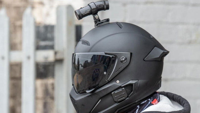 Μηχανόβιος κατέγραφε με κάμερα την οδήγηση του – Η αστυνομία είδε τα πλάνα και τον συνέλαβε