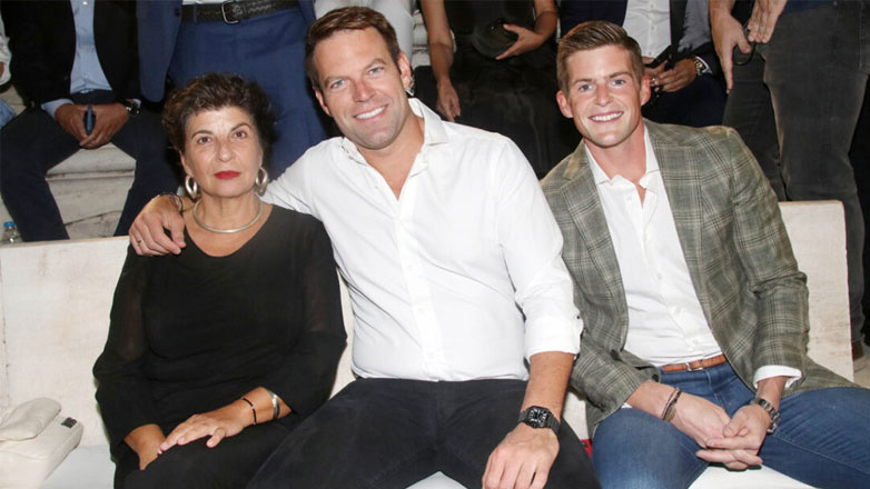 Στέφανος Κασσελάκης: Με τον Tyler McBeth στο Ηρώδειο – Η αγενής συμπεριφορά προς τους δημοσιογράφους και το ζεϊμπέκικο του Γκλέτσου