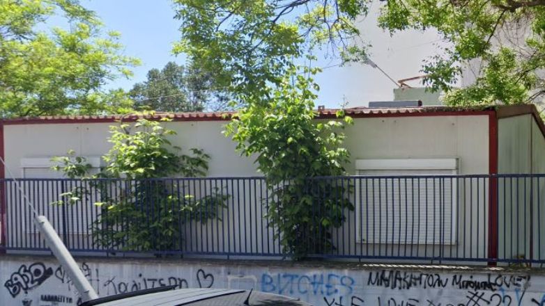 Βόλος: Φύλακας είχε μετατρέψει παλιά σχολική αίθουσα σε… γκαρσονιέρα