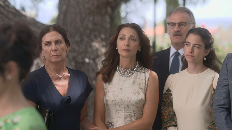 Ηλέκτρα: Η Νεφέλη φτάνει στην εκκλησία, αλλά ο Παύλος είναι άφαντος