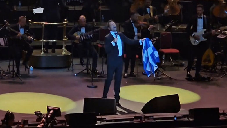 Κωνσταντίνος Αργυρός: «Μάγεψε» στο θρυλικό Royal Albert Hall του Λονδίνου – Η αφιέρωση στη Μαρινέλλα