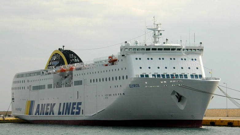 Bλάβη στο επιβατηγό πλοίο «Έλυρος» – Αναμένεται να επιστρέψει στο λιμάνι του Πειραιά