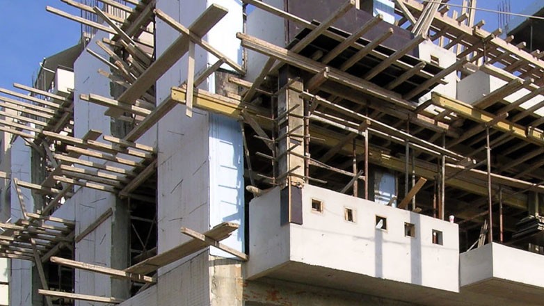 «Κόβει» η οικοδομή από τον Ιούνιο