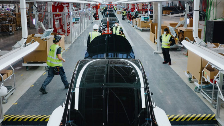 Απίστευτο: Οι διευθυντές της Tesla στη Γερμανία, χτυπάνε απροειδοποίητα τα κουδούνια σε όσους έχουν πάρει αναρρωτική