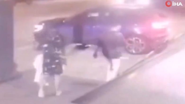 Σοκαριστικό βίντεο από την ένοπλη επίθεση στον παλαίμαχο παίκτη της Φενέρμπαχτσε