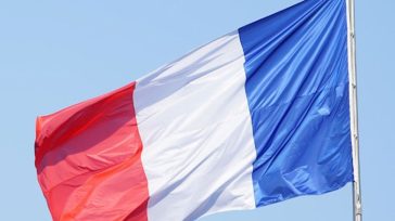 Η Γαλλία ζητάει να σταματήσουν τα αεροπορικά πλήγματα στον Λίβανο