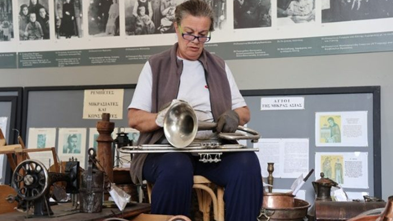 «Φρεσκάρει» τη συλλογική μνήμη μέσα από τη συντήρηση παλιών αντικειμένων