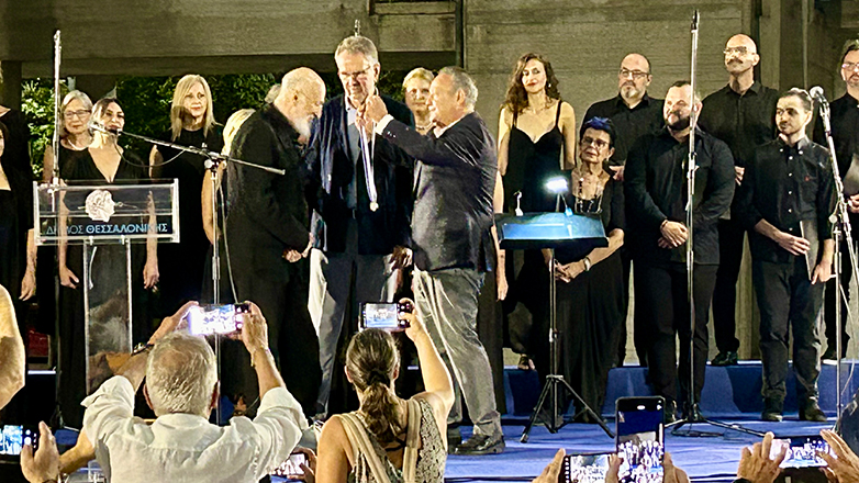 Θεσσαλονίκη: Το αργυρό μετάλλιο της πόλης στον Διονύση Σαββόπουλο