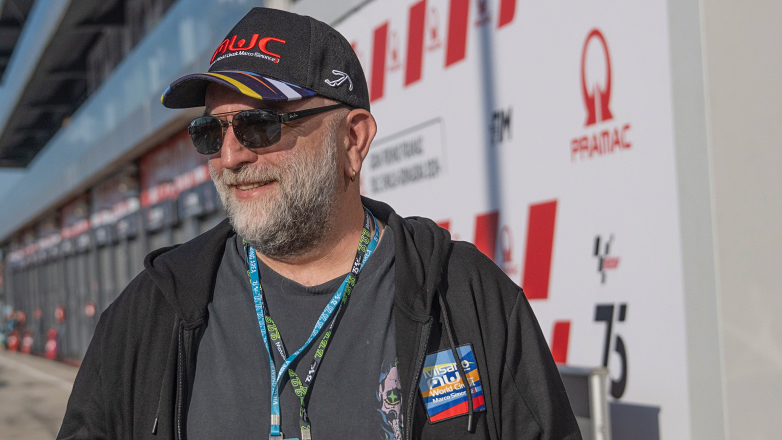 O Μπάμπης Στόκας και η Ελληνική μουσική στο Misano MotoGP!