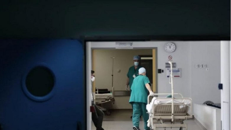 Ρέθυμνο: Μάχη στη ΜΕΘ δίνει ο συνεπιβάτης στον εκσκαφέα