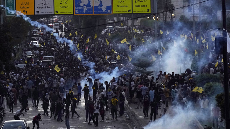 Πακιστάν: Συγκρούσεις αστυνομικών με διαδηλωτές σε κινητοποίηση για τον θάνατο του Νασράλα