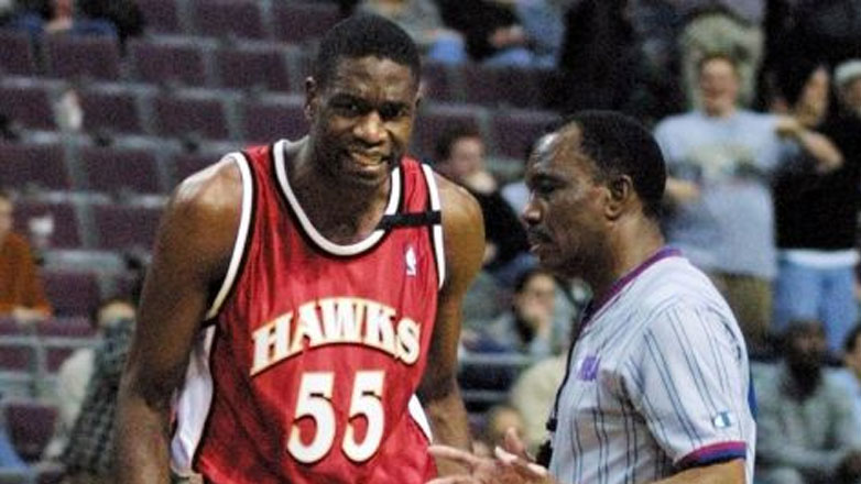 Πέθανε ο Ντικέμπε Μουτόμπο