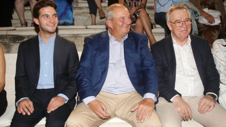 Κώστας Καραμανλής: Σπάνια βραδινή έξοδος με τον γιο του Αλέξανδρο στο Ηρώδειο