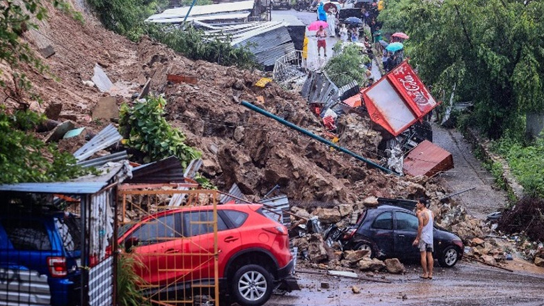Τουλάχιστον 16 νεκροί εξαιτίας του τυφώνα Τζον στο Μεξικό