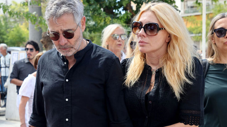 Σμαράγδα Καρύδη: Η πρώτη δημόσια εμφάνιση μετά την απώλεια του πατέρα της, Ντίνου Καρύδη