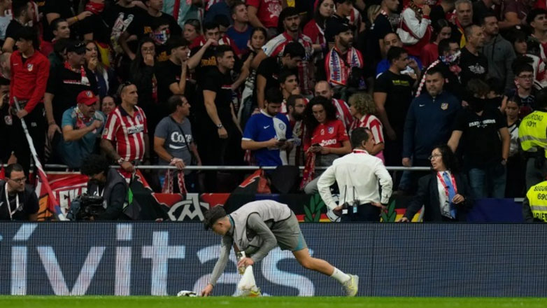 Η Ατλέτικο τιμώρησε διά βίου τον οπαδό που πέταξε αντικείμενο στο ντέρμπι με την Ρεάλ
