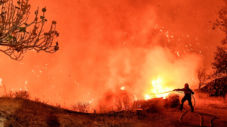 Κορινθία: Εκκενώνονται τα Σοφιανά – Άνοιξε η εθνική Πατρών – Αθηνών Κορινθία: Εκκενώνονται τα Σοφιανά – Άνοιξε η εθνική Πατρών – Αθηνών