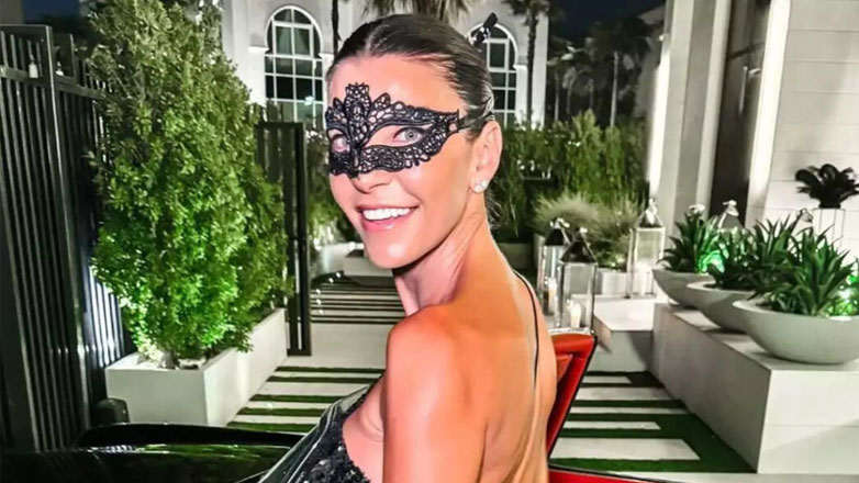 Η Μαρίνα Βερνίκου σε πάρτι αλά «Μάτια Ερμητικά Κλειστά» στο Ντουμπάι