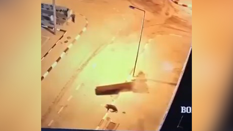 Βίντεο σοκ: Θραύσμα από πύραυλο του Ιράν σκοτώνει πεζό Βίντεο σοκ: Θραύσμα από πύραυλο του Ιράν σκοτώνει πεζό