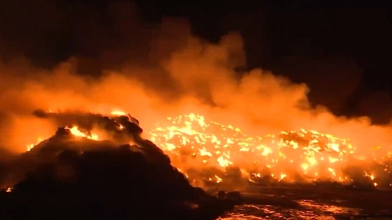 Μεγάλη φωτιά σε εργοστάσιο στη Σίνδο