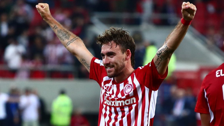 Ολυμπιακός: Ο Όρτα συγκινήθηκε με την τοιχογραφία της κατάκτησης του Conference League στο «Γ. Καραϊσκάκης»!