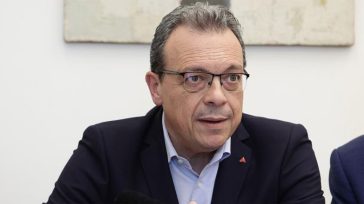 Με εργαζόμενους στην «Αυγή» και «Στο Κόκκινο» συναντήθηκε ο Σωκράτης Φάμελλος