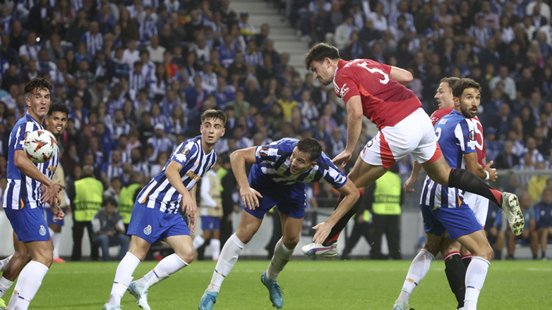 Europa League: Ο Μαγκουάιρ έσωσε τον βαθμό (3-3) για τη Γιουνάιτεντ στο ντέρμπι με την Πόρτο!