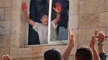 Γάζα: Νεκρός ο Αζίζ Σαλχά – Είχε φωτογραφηθεί το 2000 με αίμα στα χέρια μετά το λιντσάρισμα δύο εφέδρων