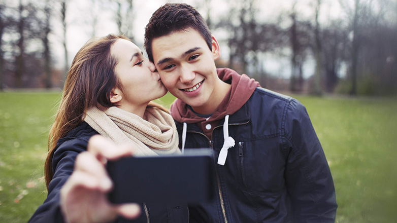 Πάνω από το 1/3 των σεξουαλικά ενεργών εφήβων αγοριών στην Ευρώπη επιλέγει τώρα να μην χρησιμοποιεί προφυλακτικά