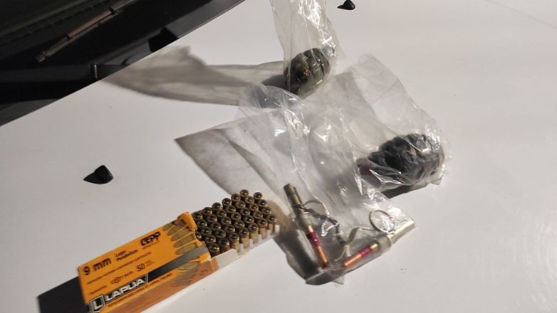 Ποιος είναι ο 37χρονος με «βαρύ» οπλισμό που συνελήφθη στο Μενίδι