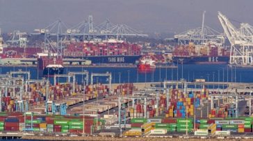 Μεγαλώνουν οι ουρές των πλοίων στα αμερικανικά λιμάνια