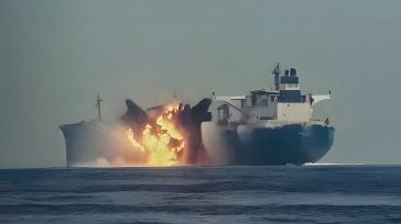 Βίντεο ντοκουμέντο από την επίθεση των Χούθι σε δεξαμενόπλοιο με βάρκα drone