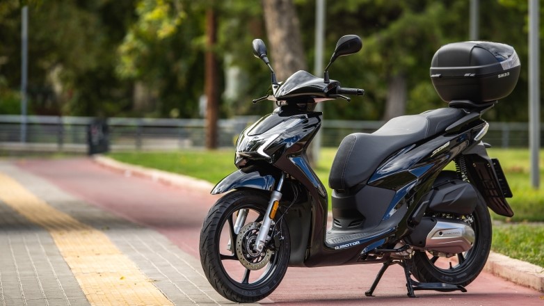 Νέο QJMOTOR SQ16 125 – Εξοπλισμένο με σύστημα ABS και Traction Control