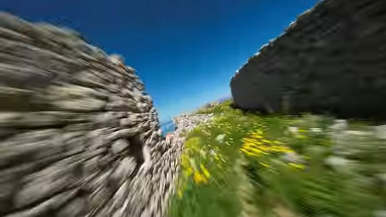 Εντυπωσιακή περιήγηση με fpv drone στο Κάστρο Παραλίου Άστρους