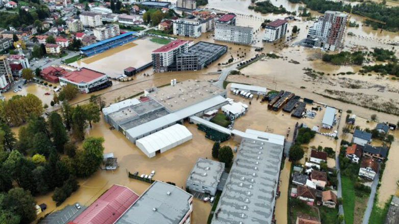 Βοσνία: 16 νεκροί από τις πλημμύρες και τις κατολισθήσεις – Εικόνες καταστροφής σε πόλεις γύρω από το Σαράγεβο