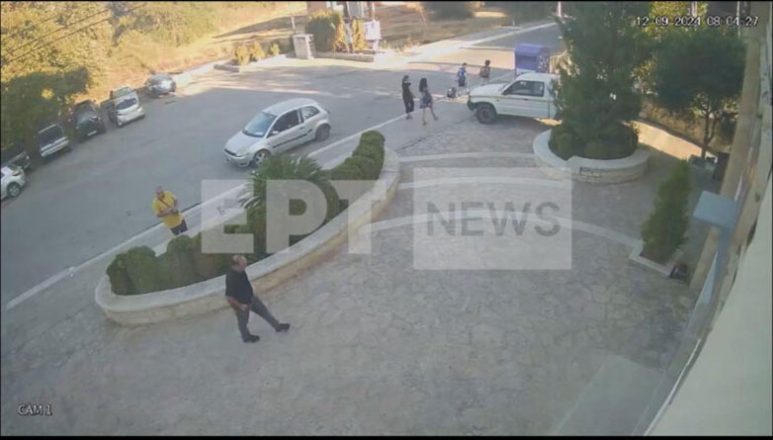 Βίντεο-σοκ: Νταής γρονθοκοπεί άγρια την πρώην σύζυγό του μπροστά στο 4χρονο παιδί τους Βίντεο-σοκ: Νταής γρονθοκοπεί άγρια την πρώην σύζυγό του μπροστά στο 4χρονο παιδί τους