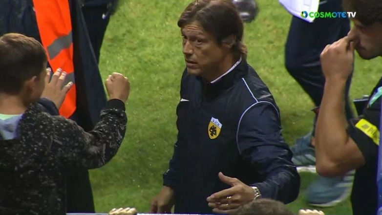 Υπέροχη κίνηση από τον Αλμέιδα – Έβγαλε selfies και χαιρέτησε τους μικρούς φίλους του Παναιτωλικού!