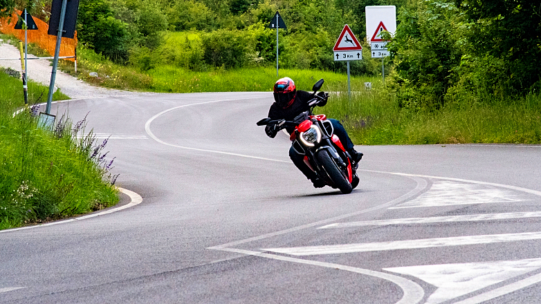 Ducati Diavel V4: ισχυρή παρουσία με δυναμικά χαρακτηριστικά