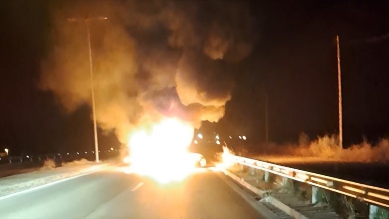 Φρίκη: Απανθρακώθηκε στο αυτοκίνητό του μετά από τροχαίο Φρίκη: Απανθρακώθηκε στο αυτοκίνητό του μετά από τροχαίο