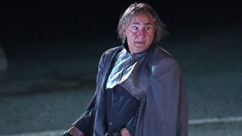 Άκης Σακελλαρίου: Εμφανίστηκε με αμαξίδιο στη σκηνή μετά το ατύχημα και καταχειροκροτήθηκε!