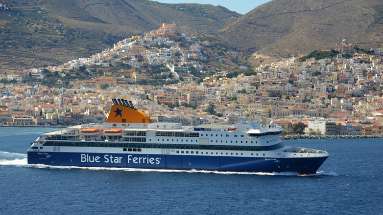 Πώς να σχεδιάσεις το ιδανικό φθινοπωρινό ταξίδι στις Κυκλάδες με την Blue Star Ferries
