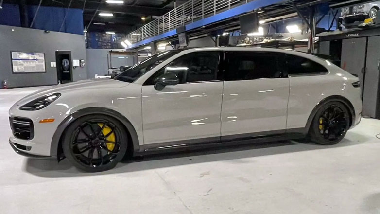 Ο ιδρυτής του Facebook Mark Zuckerberg, μετέτρεψε μία Porsche Cayenne σε Minivan για τη γυναίκα του
