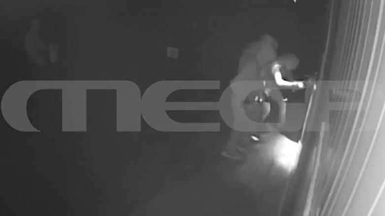 Βίντεο ντοκουμέντο από διάρρηξη σε συνεργείο αυτοκινήτων στον Ασπρόπυργο