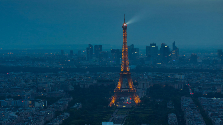 Ο Πύργος του Άιφελ θα σβήσει τα φώτα του απόψε στη μνήμη των θυμάτων της 7ης Οκτωβρίου